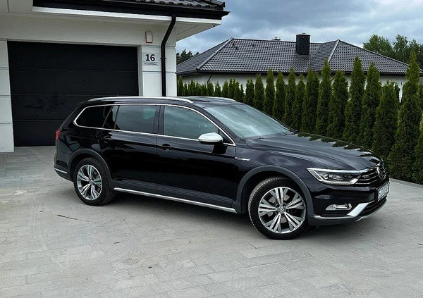 Volkswagen Passat cena 87900 przebieg: 189000, rok produkcji 2018 z Krynica-Zdrój małe 379